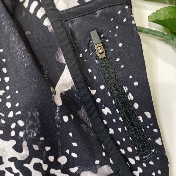 Lululemon Speed Short Static Mist Black and white speckled‎ Size 6 - Picture 4 of 9
